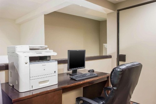 Sleep Inn Kansas City International Airport - image 28