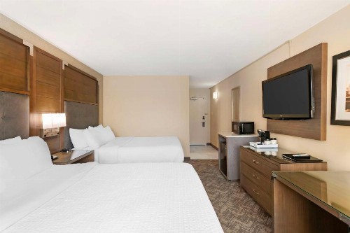 Best Western Premier Kansas City Sports Complex Hotel - image 10