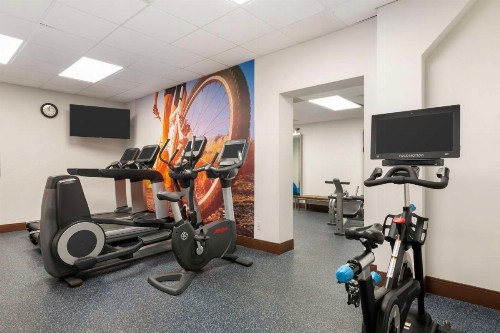 Best Western Premier Kansas City Sports Complex Hotel - image 14