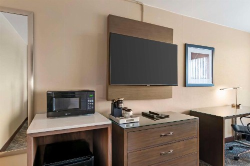 Best Western Premier Kansas City Sports Complex Hotel - image 16