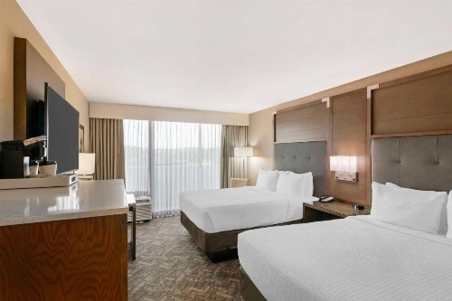 Best Western Premier Kansas City Sports Complex Hotel - image 20