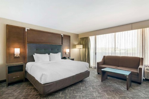 Best Western Premier Kansas City Sports Complex Hotel - image 28