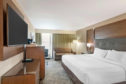 Best Western Premier Kansas City Sports Complex Hotel - image 30