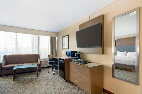 Best Western Premier Kansas City Sports Complex Hotel - image 32