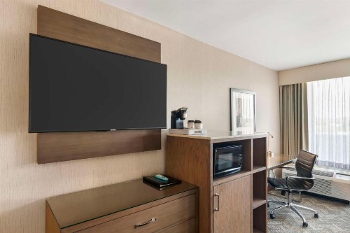 Best Western Premier Kansas City Sports Complex Hotel - image 36