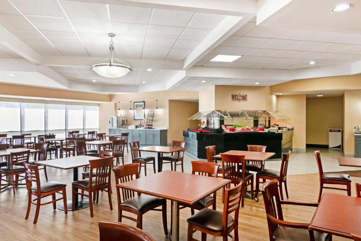 Best Western Premier Kansas City Sports Complex Hotel - image 4