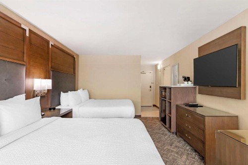 Best Western Premier Kansas City Sports Complex Hotel - image 43