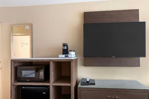 Best Western Premier Kansas City Sports Complex Hotel - image 49
