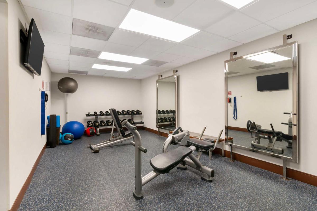 Best Western Premier Kansas City Sports Complex Hotel - image 5