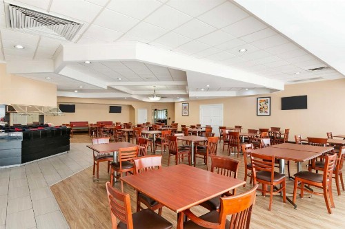 Best Western Premier Kansas City Sports Complex Hotel - image 6