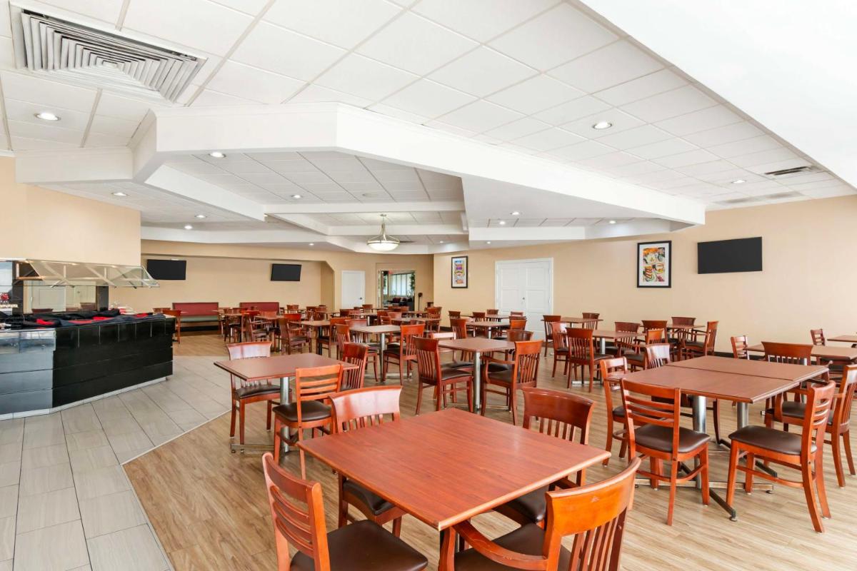 Best Western Premier Kansas City Sports Complex Hotel - image 6