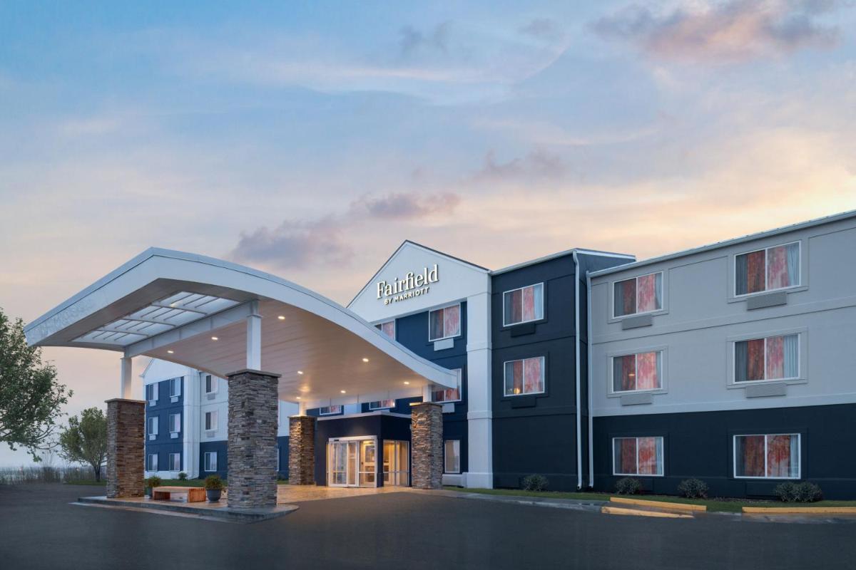 Fairfield Inn & Suites Kansas City Airport - main image