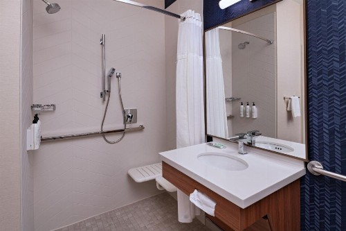 Fairfield Inn & Suites Kansas City Airport - image 11