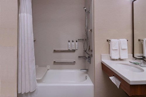 Fairfield Inn & Suites Kansas City Airport - image 12