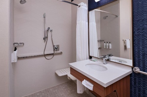 Fairfield Inn & Suites Kansas City Airport - image 14