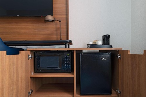 Fairfield Inn & Suites Kansas City Airport - image 7