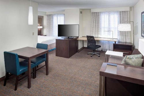 Residence Inn Kansas City Country Club Plaza - image 2