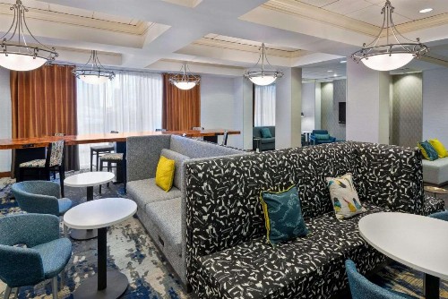 Hampton Inn & Suites Country Club Plaza - image 11