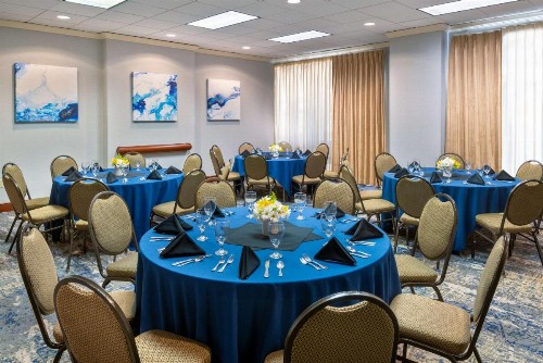 Hampton Inn & Suites Country Club Plaza - image 12