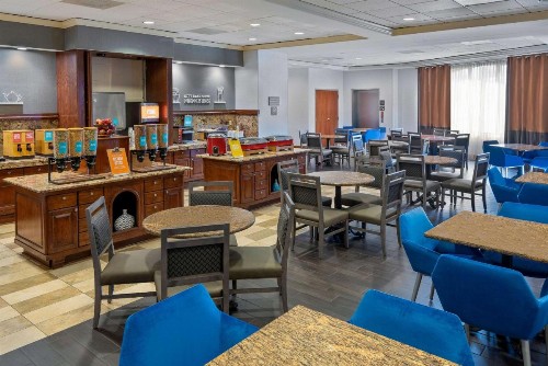 Hampton Inn & Suites Country Club Plaza - image 13