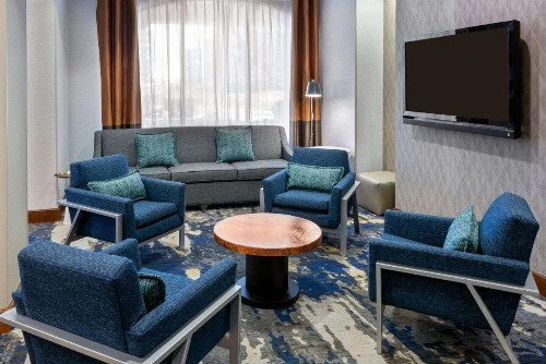 Hampton Inn & Suites Country Club Plaza - image 14
