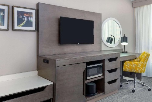 Hampton Inn & Suites Country Club Plaza - image 15