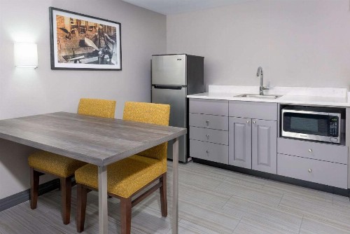 Hampton Inn & Suites Country Club Plaza - image 2