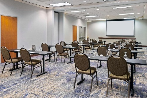 Hampton Inn & Suites Country Club Plaza - image 20