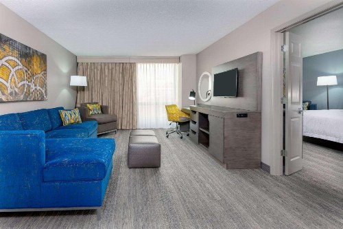 Hampton Inn & Suites Country Club Plaza - image 29