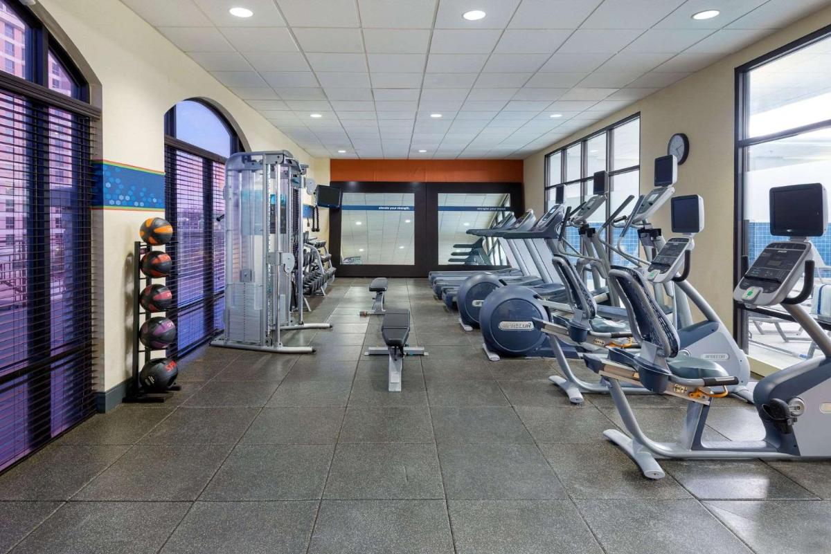 Hampton Inn & Suites Country Club Plaza - image 3