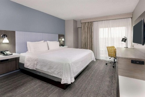 Hampton Inn & Suites Country Club Plaza - image 38