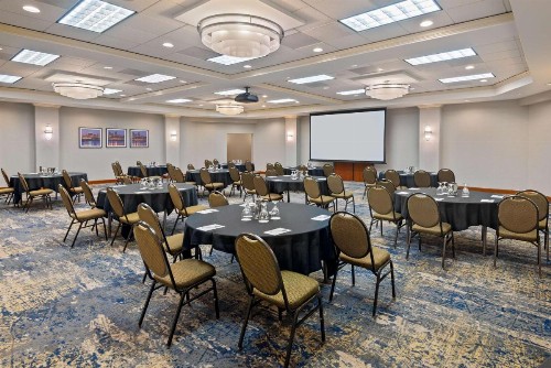 Hampton Inn & Suites Country Club Plaza - image 4