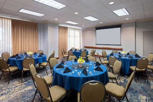 Hampton Inn & Suites Country Club Plaza - image 40