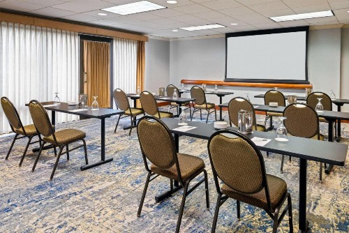 Hampton Inn & Suites Country Club Plaza - image 41