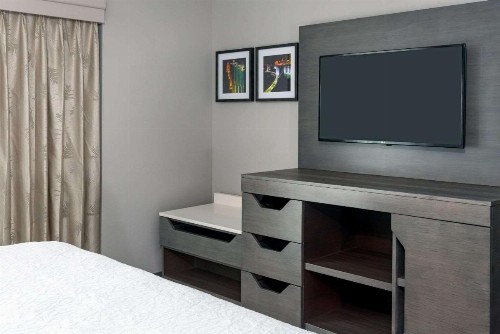 Hampton Inn & Suites Country Club Plaza - image 47