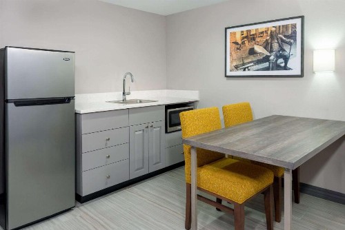 Hampton Inn & Suites Country Club Plaza - image 48