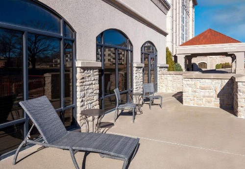 Hampton Inn & Suites Country Club Plaza - image 50