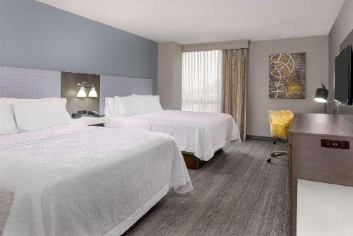 Hampton Inn & Suites Country Club Plaza - image 6