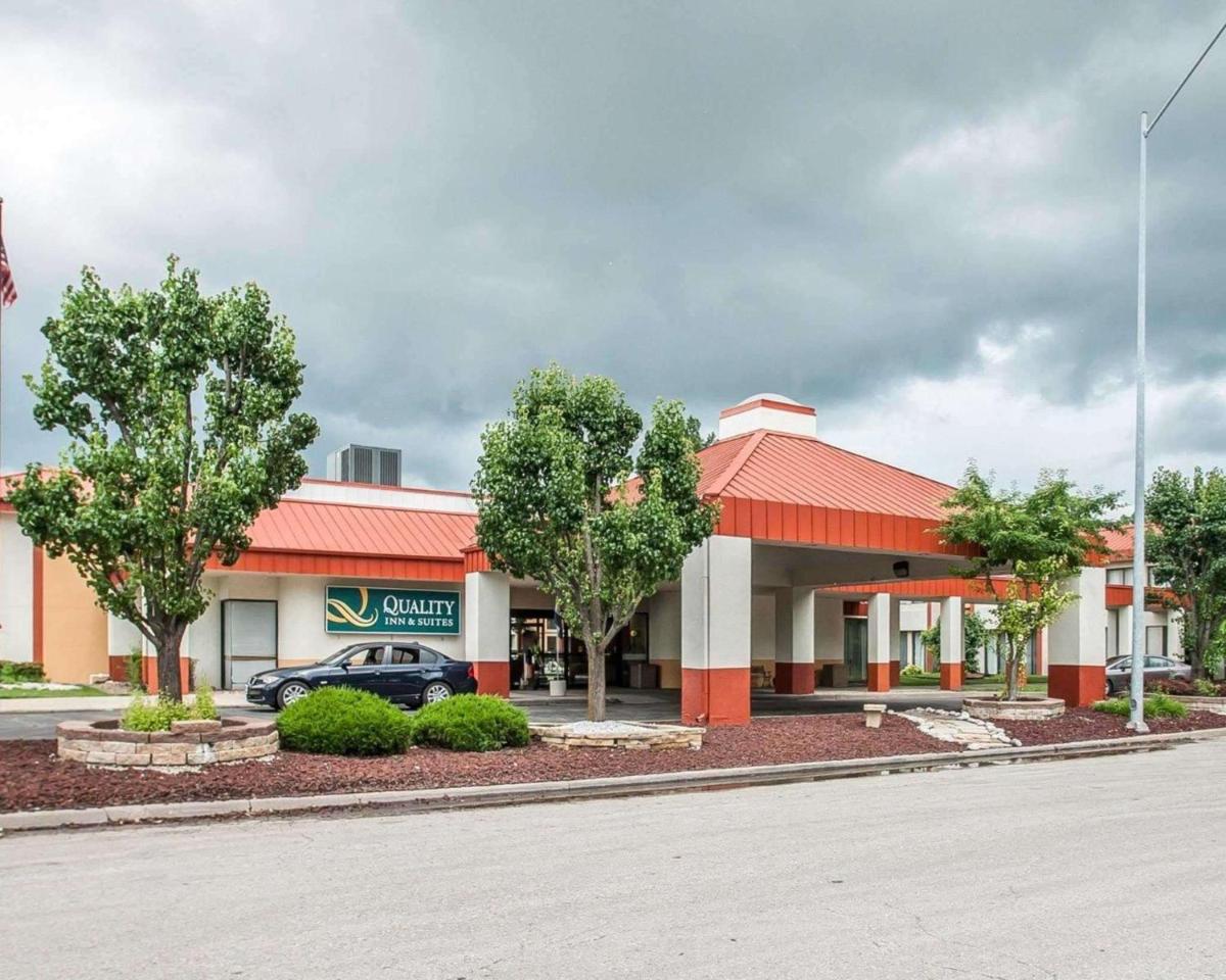 Quality Inn & Suites Kansas City I-435N Near Sports Complex - main image