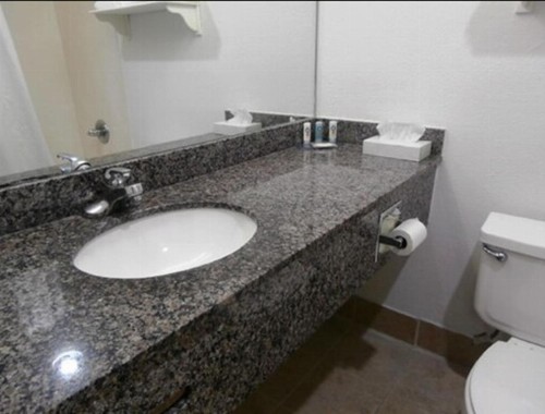 Quality Inn & Suites Kansas City I-435N Near Sports Complex - image 10