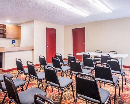 Quality Inn & Suites Kansas City I-435N Near Sports Complex - image 8