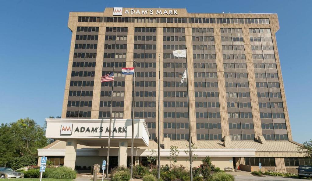Adams Mark Hotel And Conference Center - image 2