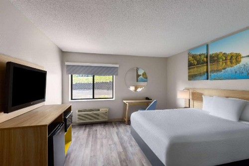 Days Inn & Suites by Wyndham Kansas City - Arrowhead Chiefs Stadium - image 18