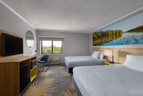 Days Inn & Suites by Wyndham Kansas City - Arrowhead Chiefs Stadium - image 32
