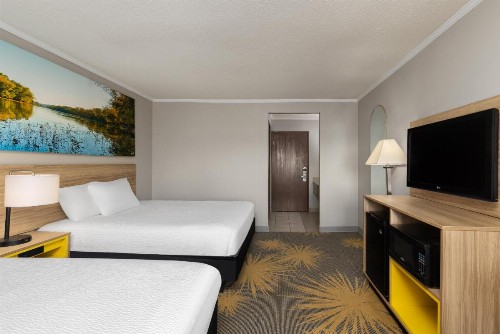 Days Inn & Suites by Wyndham Kansas City - Arrowhead Chiefs Stadium - image 36