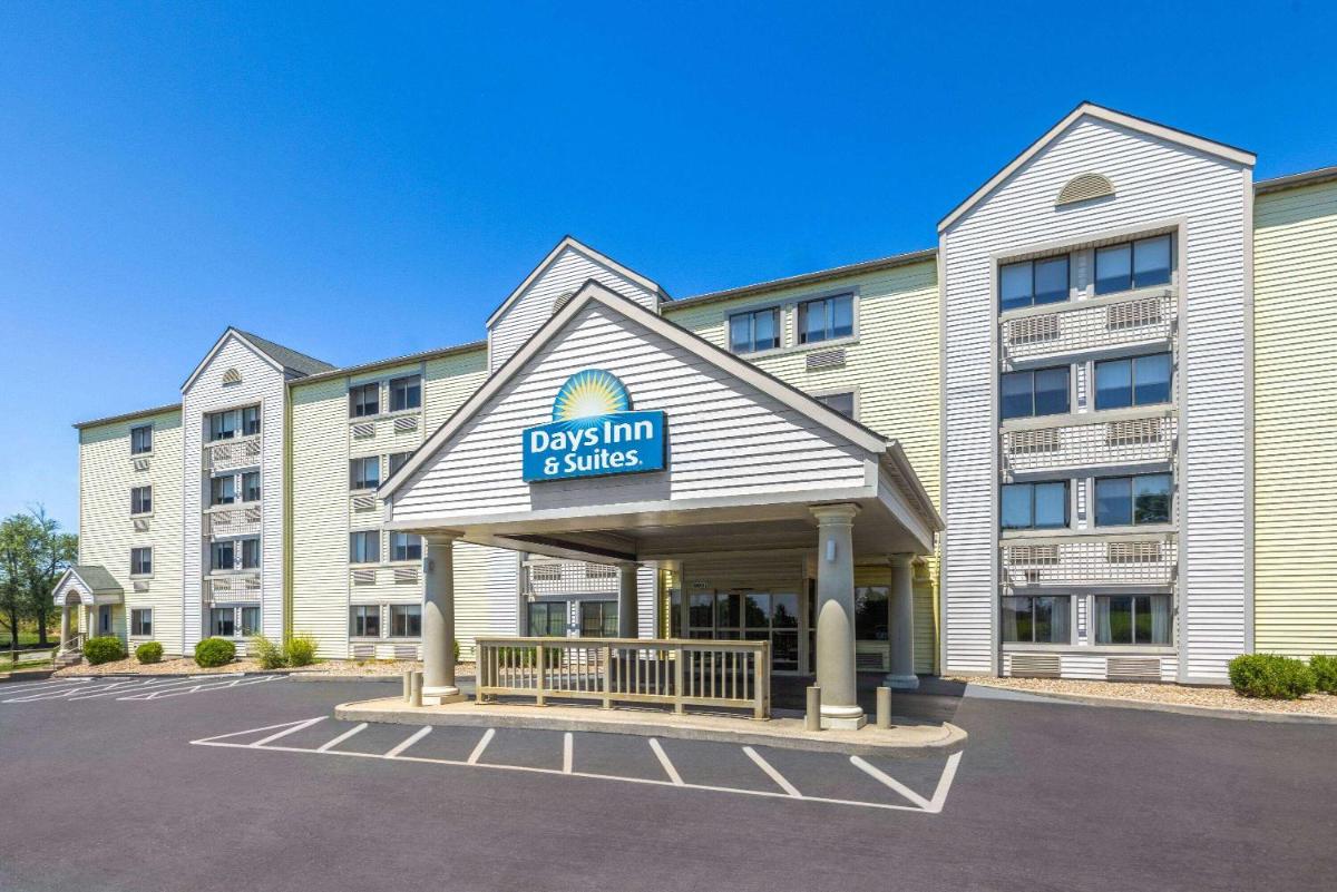 Days Inn & Suites by Wyndham Kansas City - Arrowhead Chiefs Stadium - image 6
