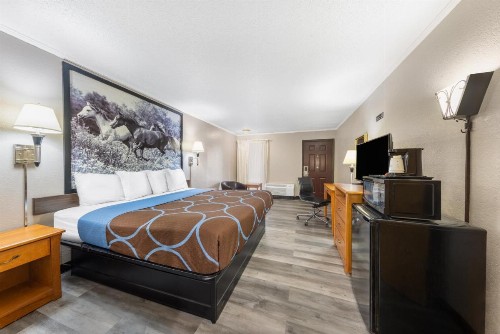 Super 8 by Wyndham Kansas City Airport - image 12