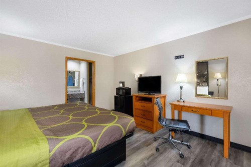 Super 8 by Wyndham Kansas City Airport - image 38