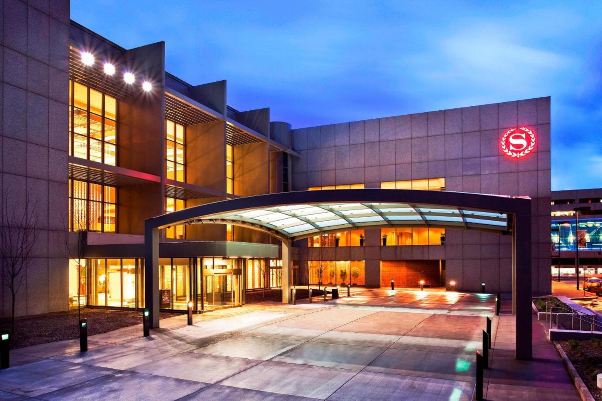 Sheraton Kansas City Hotel at Crown Center - image 2