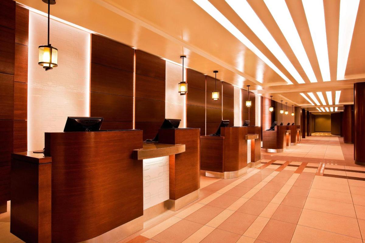 Sheraton Kansas City Hotel at Crown Center - image 3